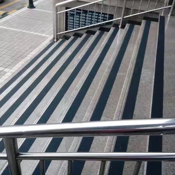粘貼午夜福利影片：遠離滑倒風險，提升居家安全守護