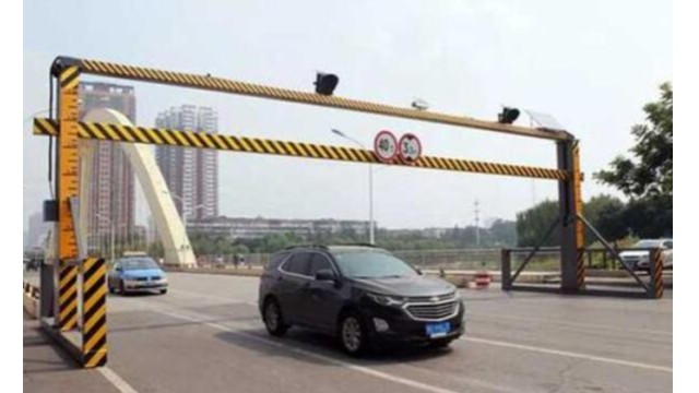 限高架反光膜多少錢？源頭廠家全麵報價