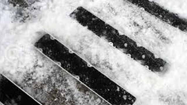 突降大雪，地麵濕滑如何一貼止滑？